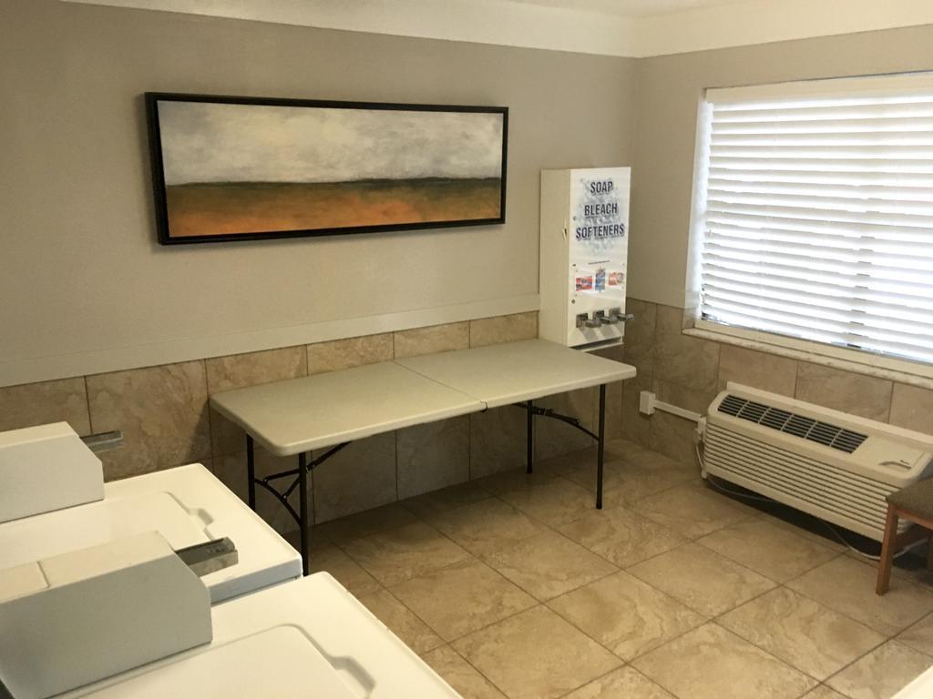 At - Motel 2*