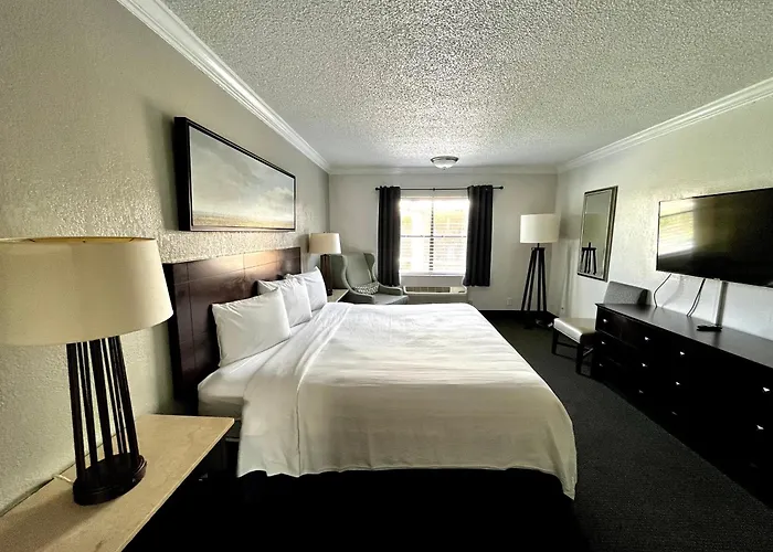 At Home Inn - Pensacola