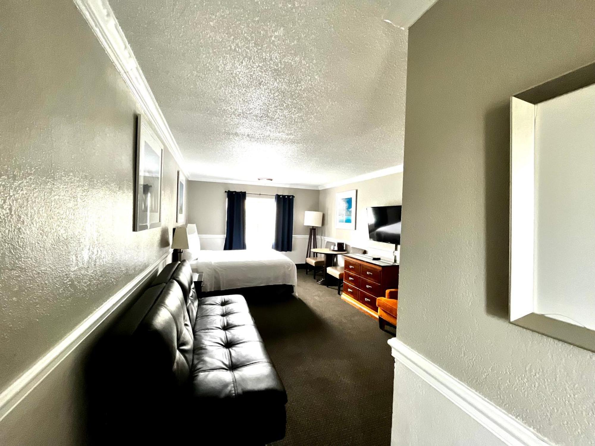 Motel At - Pensacola